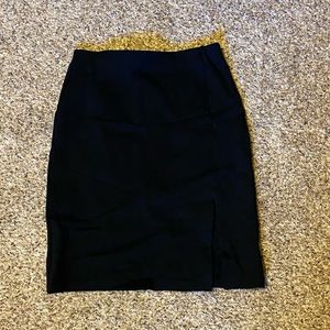 ❤️ ModCloth Stretchy Pencil Skirt with Front Slit in Black